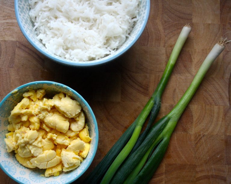 Ackee, rice and spring onion
