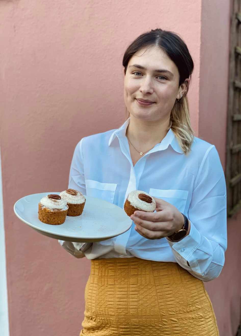 Lucy Johnson the founder of Edible Ethics holding a vegan cupcake